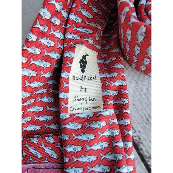 Vineyard Vines Fish Red Silk Neck Tie Mens Nautical Ocean Beach - Picture 3 of 7
